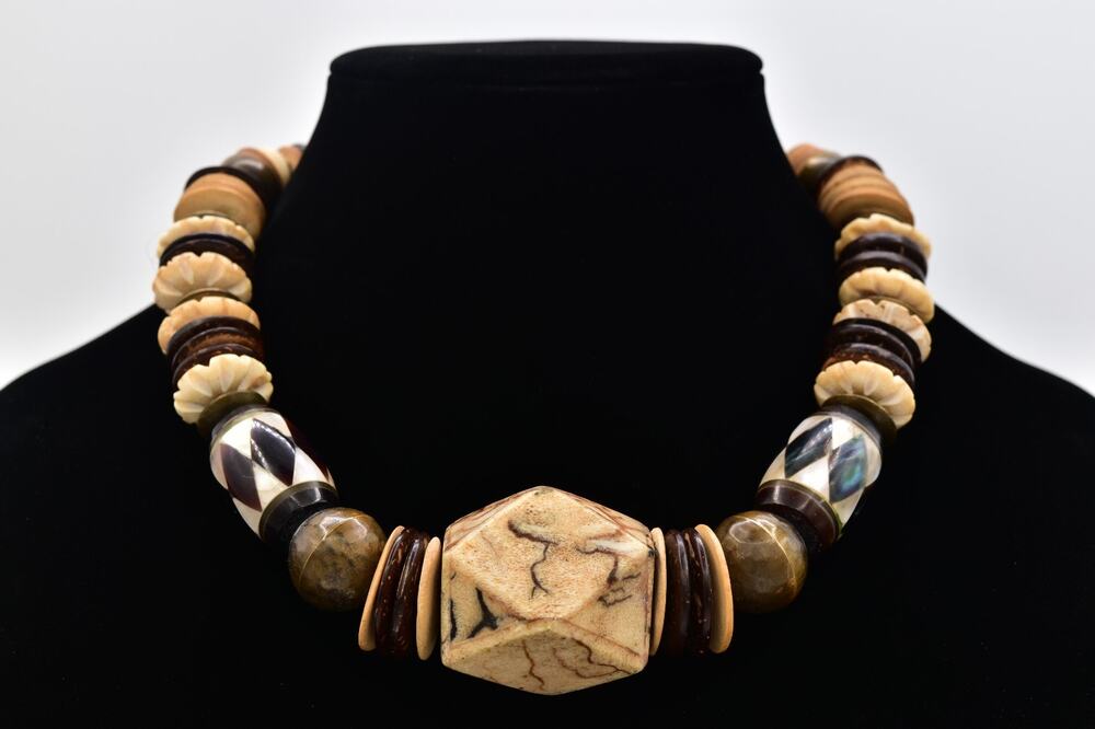 Vintage Boho Tribal Mixed Media Beaded Necklace Brown Cream Shell Inlay Bin3A